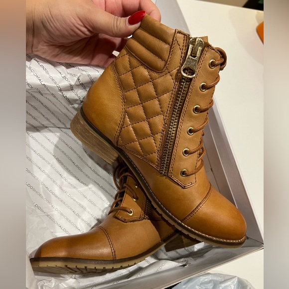 Selling women’s combat boots - Picture 2 of 3